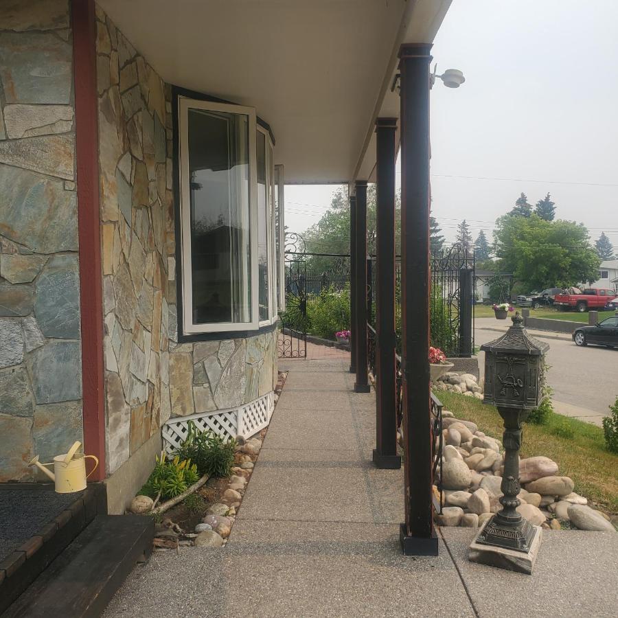 The Calgary Hub Hostel Style Home Exterior foto